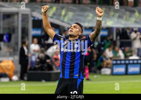 Milan, Italie. 30th août 2022. Lautaro Martinez (C) du FC Internazionale en action pendant la série Un match de football entre le FC Internazionale et les États-Unis Cremonese au stade Giuseppe Meazza à San Siro. (Note finale; FC Internazionale 3:1 US Cremonese) (photo de Mairo Cinquetti/SOPA Images/Sipa USA) crédit: SIPA USA/Alay Live News Banque D'Images