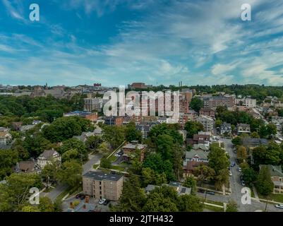 Vue aérienne des chutes d'Ithaca, où se trouve l'Université Ivy League Cornell, à côté des lacs Finger, dans l'État de New York Banque D'Images