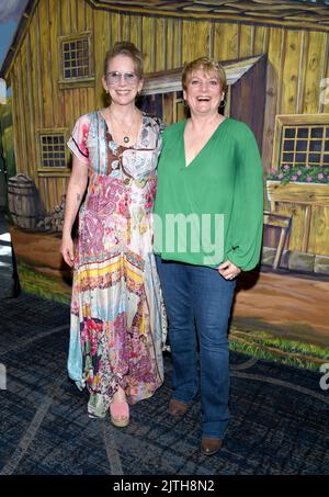 Melissa Gilbert et Alison Arngrim au Hollywood Show de l'été 2022 qui s'est tenu à l'hôtel Marriott Burbank Airport de Los Angeles à Burbank, CA sur 1 juillet 2022 © OConnor / AFF-USA.com Banque D'Images