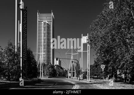 Turin, Piémont, Italie - 16 juillet 2022. Vue sur le gratte-ciel Intesa Sanpaolo, l'un des plus hauts bâtiments de la ville. Panorama urbain. Banque D'Images