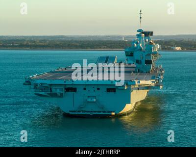 Le HMS Prince de Galles (R09) est le deuxième porte-avions de la classe Queen Elizabeth. Banque D'Images