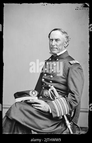 David Glasgow Farragut (1801-1870), était officier de drapeau de la Marine américaine pendant la guerre de Sécession, photographie de portrait de Mathew Brady Studio, 1860-1870 Banque D'Images