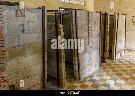 La brique à l'étroit des cellules au Musée du Génocide de Tuol Sleng, à Phnom Penh, où les Khmers rouges, sous la direction de Pol Pot, torturé des milliers de personnes avant de les tuer. Banque D'Images