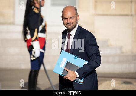 Jean-Noel Barrot, ministre français adjoint de la transition numérique et des télécommunications, arrive pour assister à la réunion hebdomadaire du cabinet au Palais présidentiel de l'Elysée à Paris sur 31 août 2022. Photo de Raphael Lafargue/ABACAPRESS.COM Banque D'Images