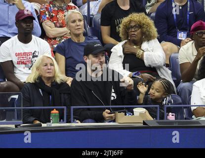 New York, États-Unis. 30th août 2022. Alexis Ohanian, mari de Serena Williams des États-Unis et leur fille Olympia Ohanian Jr, a quitté Jill Smoller (agent de Serena), au-dessus de droite Oracene Price (mère de Serena) pendant le jour 1 de l'US Open 2022, 4th Grand Chelem tournoi de tennis de la saison sur 29 août, 2022 au USTA National tennis Centre à New York, Etats-Unis - photo: Jean Catuffe/DPPI/LiveMedia crédit: Independent photo Agency/Alay Live News Banque D'Images