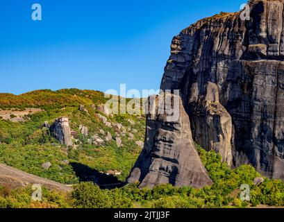 Vue sur le monastère de Rousanou, Meteora, Thessalie, Grèce Banque D'Images