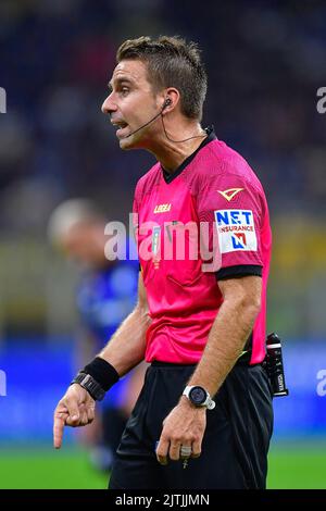 Milan, Italie. 30th août 2022. L'arbitre Francesco Fourneau a vu pendant la série Un match entre Inter et Cremonese à Giuseppe Meazza à Milan. (Crédit photo : Gonzales photo/Alamy Live News Banque D'Images