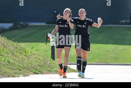 Tubize, Belgique, 31 août 2022.Tessa Wullaert en Belgique et Hannah Eurlings en Belgique photographiés lors d'une session de formation de l'équipe nationale féminine de football belge les flammes rouges, à Tubize, mercredi 31 août 2022. Vendredi, l'équipe jouera en Norvège dans les qualifications pour les Championnats du monde. BELGA PHOTO DAVID CATRY Banque D'Images