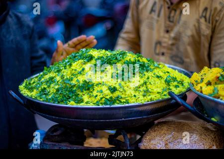 Le poha alimentaire national indien fait de riz. Banque D'Images