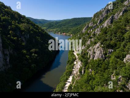 Panorama des gorges du Danube - tourné avec un drone Banque D'Images