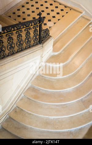 Escalier d'honneur de l'Hôtel le Peletier de Saint-Fargeau, Musée Carnavalet, musée dédié à l'histoire de la ville, situé dans le Marais d Banque D'Images