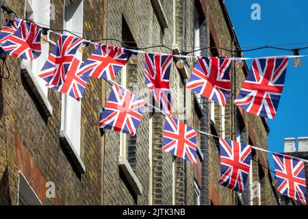 British Union Jack drapeau garlands dans une rue à Londres, Royaume-Uni Banque D'Images