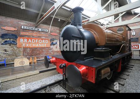 Trains et panneaux du patrimoine au Bradford Industrial Museum, à Moorside Mills, West Yorkshire, Royaume-Uni Banque D'Images