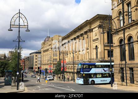 Historique St George's Hall sur Bridge Street dans la ville de Bradford, West Yorkshire, Royaume-Uni Banque D'Images