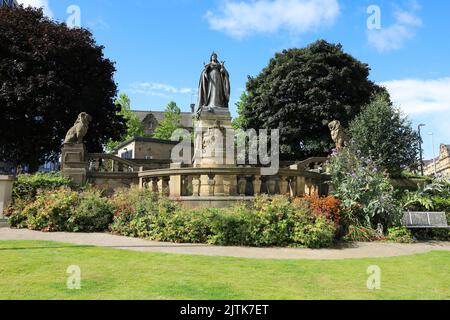 Statue de la reine Victoria dans les jardins Victoria de la ville de Bradford, West Yorkshire, Royaume-Uni Banque D'Images