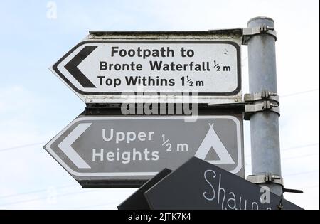 Marchez de Stanbury sur les Yorkshire Dales, en passant par la Bronte Way jusqu'à Top Withins Farm, le cadre qui a inspiré les « Wuthering Heights » d'Emily Bronte. Banque D'Images