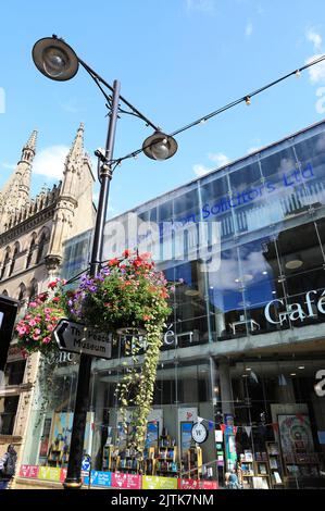 La librairie Waterstones, installée dans le magnifique bâtiment Wool Exchange de Hustlergate, dans la ville de Bradford, West Yorkshire, Royaume-Uni Banque D'Images