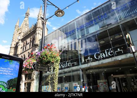 La librairie Waterstones, installée dans le magnifique bâtiment Wool Exchange de Hustlergate, dans la ville de Bradford, West Yorkshire, Royaume-Uni Banque D'Images