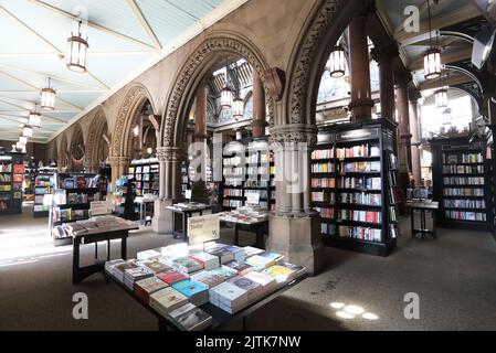 La librairie Waterstones, installée dans le magnifique bâtiment Wool Exchange de Hustlergate, dans la ville de Bradford, West Yorkshire, Royaume-Uni Banque D'Images