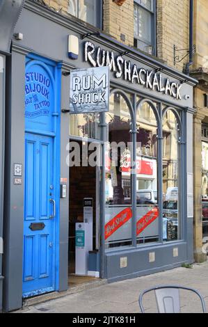 Bars et cafés indépendants sur le Top of Town, North Parade, à Bradford, West Yorkshire, Royaume-Uni Banque D'Images