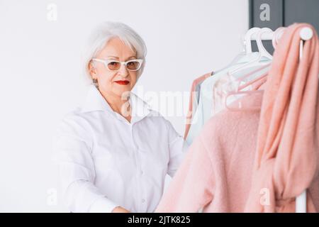 senior expérience shopping mode dame Banque D'Images