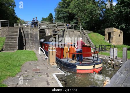 Bingley cinq écluses d'escalier, l'une des sept merveilles des Waterways sur le canal Leeds Liverpool près de Bradford, West Yorkshire, Royaume-Uni Banque D'Images