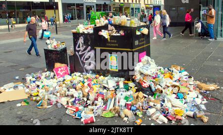 Glasgow, Écosse, Royaume-Uni 31st août 2022. Council bin Strikecontinues dans la ville comme la fin d'édimbourg que le centre-ville est encore un désordre tandis que Buchanan Street le style Mile de l'écosse sa rue commerçante première stinks..Credit Gerard Ferry/Alay Live News Banque D'Images
