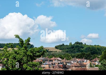 Dorking, Surrey Hills, Londres, Royaume-Uni, 26 août 2022, Résidentiel campagne domaine de logement avec des collines en arrière-plan Banque D'Images