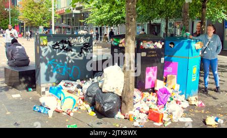 Glasgow, Écosse, Royaume-Uni 31st août 2022. Council bin Strikecontinues dans la ville comme la fin d'édimbourg que le centre-ville est encore un désordre tandis que Buchanan Street le style Mile de l'écosse sa rue commerçante première stinks..Credit Gerard Ferry/Alay Live News Banque D'Images
