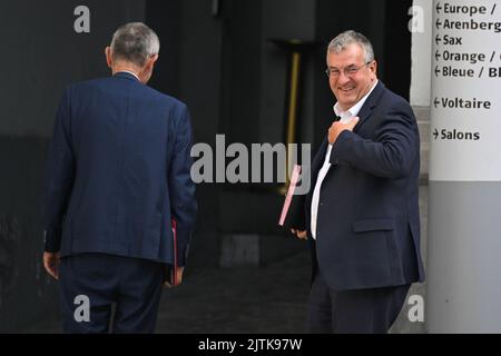 Vice-premier ministre et ministre de la Santé publique et des Affaires sociales Frank Vandenbroucke et la Fédération Wallonie - le ministre de Bruxelles, le président Pierre-Yves Jeholet, a pris la photo d'une réunion du comité consultatif avec les ministres du gouvernement fédéral, des gouvernements régionaux et des gouvernements communautaires, le mercredi 31 août 2022 à Bruxelles. Le comité discutera de la hausse des prix de l'énergie. BELGA PHOTO LAURIE DIEFFEMBACQ Banque D'Images