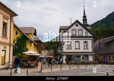 Kranjska Gora, Slovénie - 20 août 2022. Une rue dans le centre de Kranjska Gora dans la haute région de Carniola, au nord-ouest de la Slovénie Banque D'Images