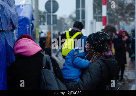 SIRET Border, Roumanie - 26 février 2022: Image du stock des réfugiés ukrainiens Banque D'Images