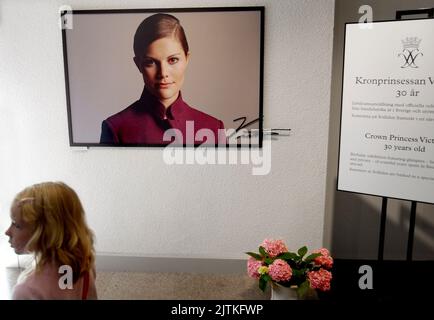 Palais Solliden, communément connu sous le nom de Solliden, Suède. C'est la résidence d'été de la famille royale suédoise et la propriété privée du roi Carl XVI Gustaf. Sur la photo: Crown Princess Victoria 30 ans. Banque D'Images