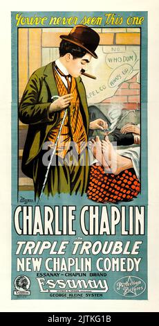 Charlie Chaplin, affiche de film vintage - Triple trouble (Essanay, 1918). Trois feuilles Banque D'Images