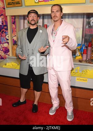 Kevin Smith et Jason Mewes arrivent à la première « Clerks III » de Los Angeles au TCL Chinese 6 Theatre sur 24 août 2022 à Hollywood, CA. © OConnor/AFF-USA.com Banque D'Images