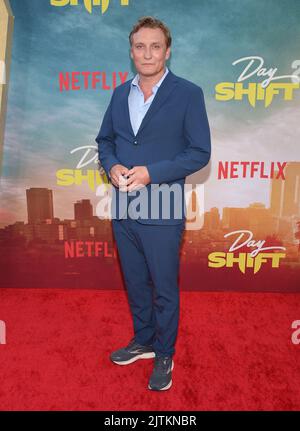 Oliver Masucci arrive à la première de Netflix « Day Shift » à Los Angeles aux cinémas Regal LA Live sur 10 août 2022 à Los Angeles, CA. © OConnor/AFF-USA.com Banque D'Images