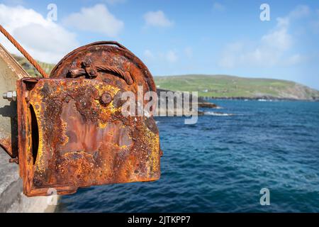 Treuil de bateau rouillé à la cale de Dursey Island sur la péninsule de Beara dans le comté de Cork, en Irlande Banque D'Images