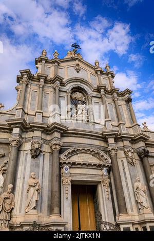 Façade de la cathédrale Saint-Agata sur la Piazza del Duomo à Catane, Sicile, Italie. Banque D'Images