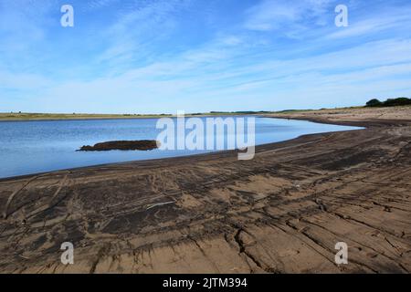 Réservoir de Colliford sur Bodmin Moor présentant des niveaux d'eau dangereusement bas. Banque D'Images