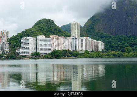 Voir le lagon Rodrigo de Freitas à rio de janeiro, Brésil. Banque D'Images