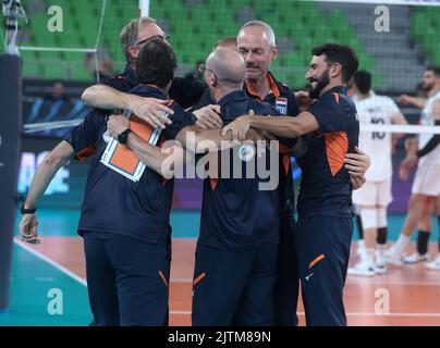 LJUBLJANA, SLOVÉNIE - 31 AOÛT:les joueurs des pays-Bas célèbrent lors du Championnat du monde masculin de volley-ball de la FIVB - Pool F - phase préliminaire de match entre les pays-Bas et l'Iran à l'Arena Stozice sur 31 août 2022 à Ljubljana, Slovénie (photo de l'agence Borut Zivulovic/BSR) Banque D'Images