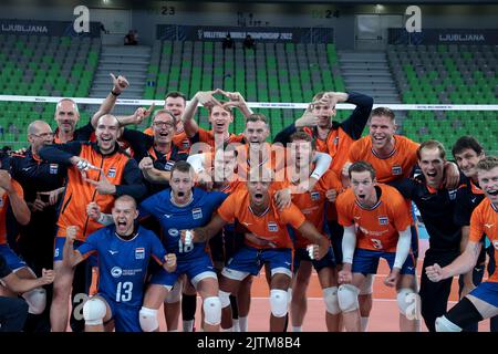 LJUBLJANA, SLOVÉNIE - 31 AOÛT:les joueurs des pays-Bas célèbrent lors du Championnat du monde masculin de volley-ball de la FIVB - Pool F - phase préliminaire de match entre les pays-Bas et l'Iran à l'Arena Stozice sur 31 août 2022 à Ljubljana, Slovénie (photo de l'agence Borut Zivulovic/BSR) Banque D'Images