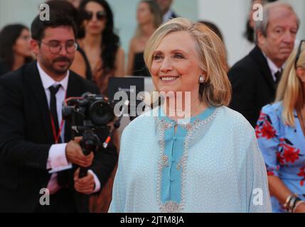 Venise, Italie, le 31st août 2022, Hillary Clinton à la cérémonie d'ouverture et au gala du bruit blanc propose le tapis rouge au Festival du film de Venise 79th en Italie. Doreen Kennedy / Alamy Live News Banque D'Images