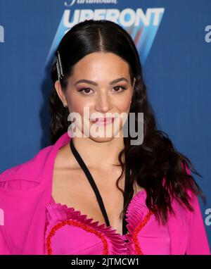 Stephanie Arcila participant à la fête de poste Paramount Upfront 2022