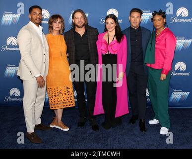 Jordan Calloway, Diane Farr, Max Thierlot, Stephanie Arcila, Kevin Alejandro et Jules Latimer assistent à la fête de poste Paramount Upfront 2022 tenue au 660, avenue Madison, sur 18 mai 2022, à New York ©Steven Bergman/AFF-USA.COM Banque D'Images