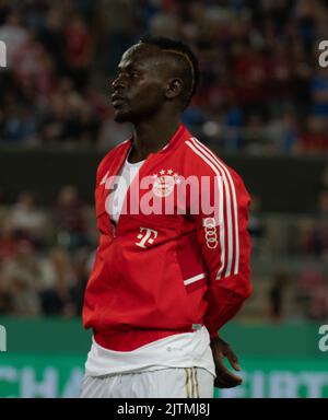 Cologne, Rhénanie-du-Nord-Westphalie, Allemagne. 31st août 2022. Le FC Bayern Munich avance SADIO MANE est sur le terrain juste avant le match de Pokal du DFB contre le FC Viktories Cologne 1904 dans le RheinEnergieStadion à Cologne, en Allemagne. (Image de crédit : © Kai Dambach/ZUMA Press Wire) Banque D'Images