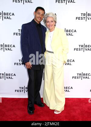 Daryl McCormack et Emma Thompson assistent au Festival du film de Tribeca - "bonne chance à vous, Leo Grande" première tenue au SVA Theatre sur 15 juin 2022 à New York, NY ©Steven Bergman/AFF-USA.COM Banque D'Images