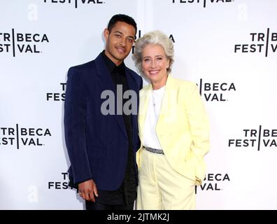Daryl McCormack et Emma Thompson assistent au Festival du film de Tribeca - "bonne chance à vous, Leo Grande" première tenue au SVA Theatre sur 15 juin 2022 à New York, NY ©Steven Bergman/AFF-USA.COM Banque D'Images