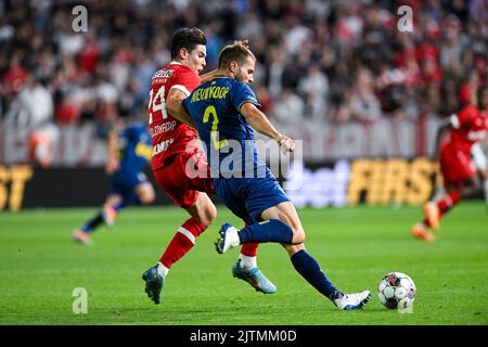 Anvers, Belgique, 31/08/2022, le Jurgen Peter Ekkelenkamp d'Anvers et le Bart Nieuwkoop de l'Union, photographiés en action lors d'un match de football entre le FC Royal Anvers et le RUSG Royale Union Saint-Gilloise, mercredi 31 août 2022 à Anvers, Un match différé du 5 e jour de la première division de la « Jupiler Pro League » 2022-2023 du championnat belge. BELGA PHOTO TOM GOYVAERTS Banque D'Images