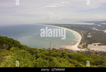 Vue depuis le sommet de la pierre télégraphique de Rio de Janeiro, Brésil. Banque D'Images